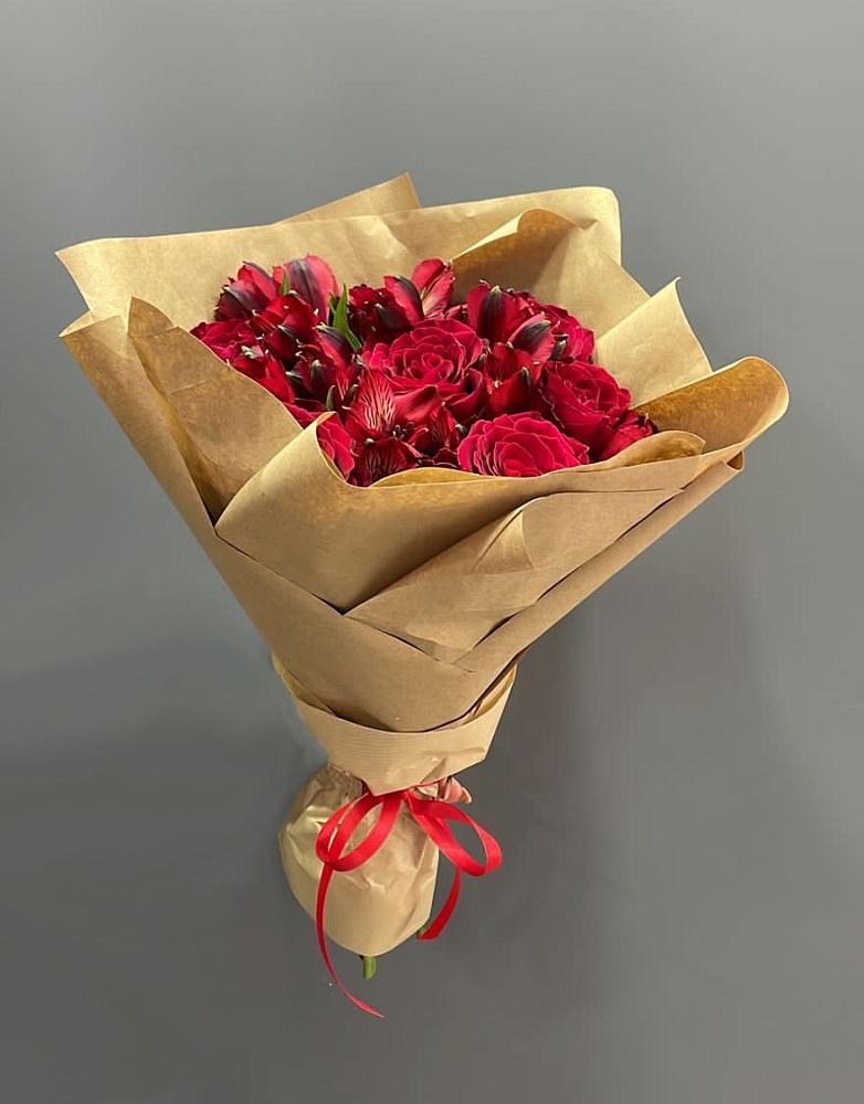 Букет цветов из: Альстромерии и Розы в Яреге