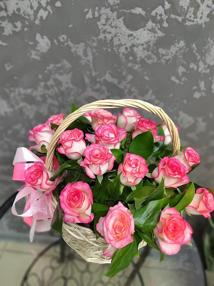 Цветочная композиция из Розы в корзине в Яреге