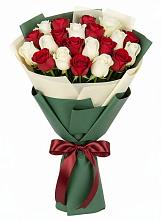 Букет Микс из красных и белых роз в Яреге