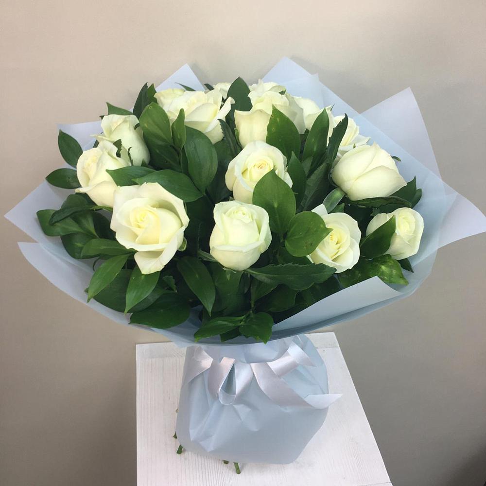 Букет 15 Белых роз Проуд в Яреге