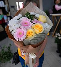 Букет цветов из:  Герберы, Розы и Хризантемы в Яреге