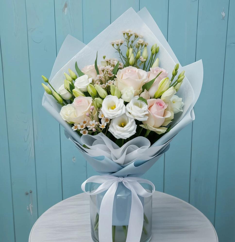 Букет цветов из: Розы и Лизиантусы в Яреге