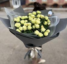 Букет Белые кустовые розы Солинеро в Яреге