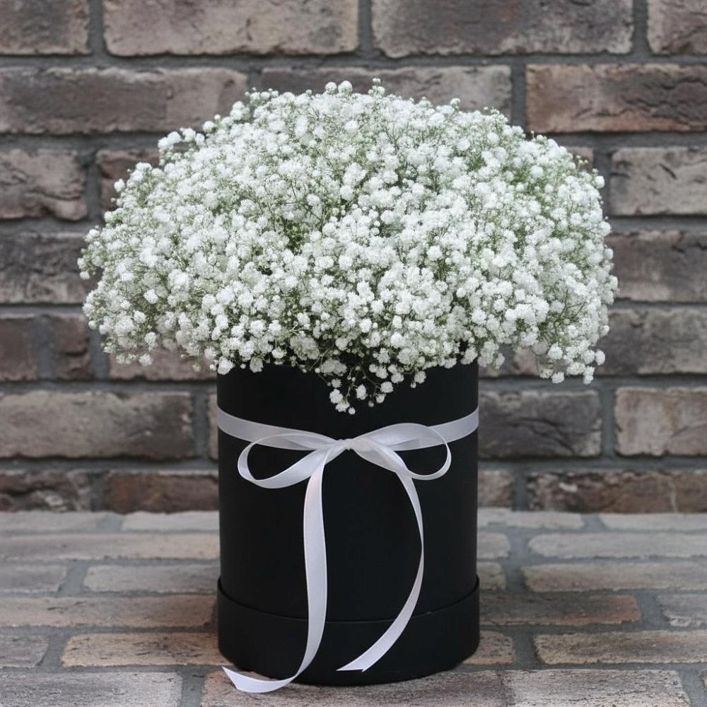 Цветочная композиция из Гипсофила в шляпной коробке в Яреге