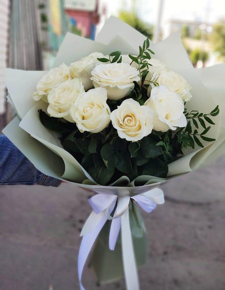 Букет Белые розы Проуд в Яреге