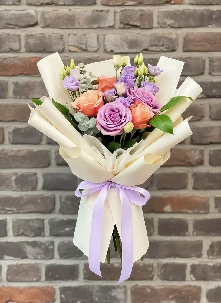 Букет цветов из: Лизиантусы и Розы в Яреге