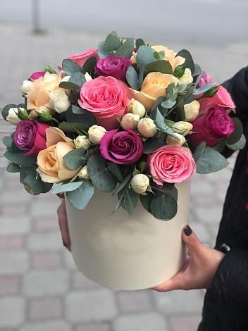 Цветочная композиция из Розы в шляпной коробке в Яреге