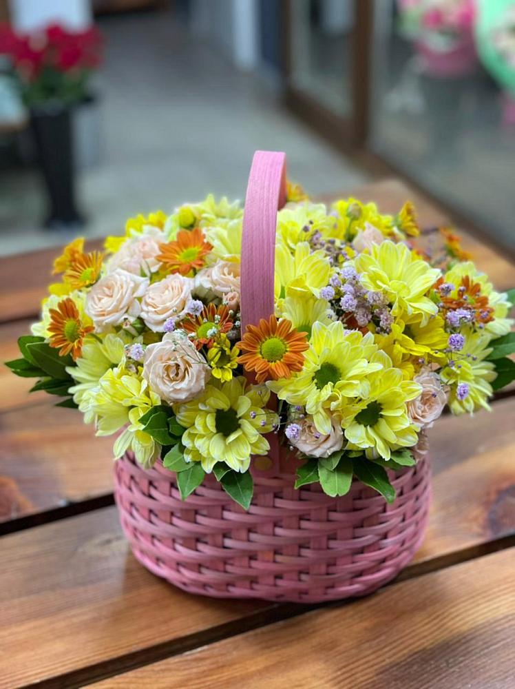 Цветочная композиция из Хризантемы и Розы в корзине в Яреге