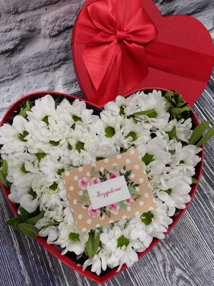 Цветочная композиция из Хризантемы в виде сердца в Яреге