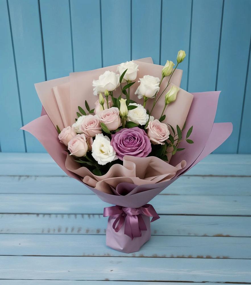 Букет цветов из: Розы и Лизиантусы в Яреге